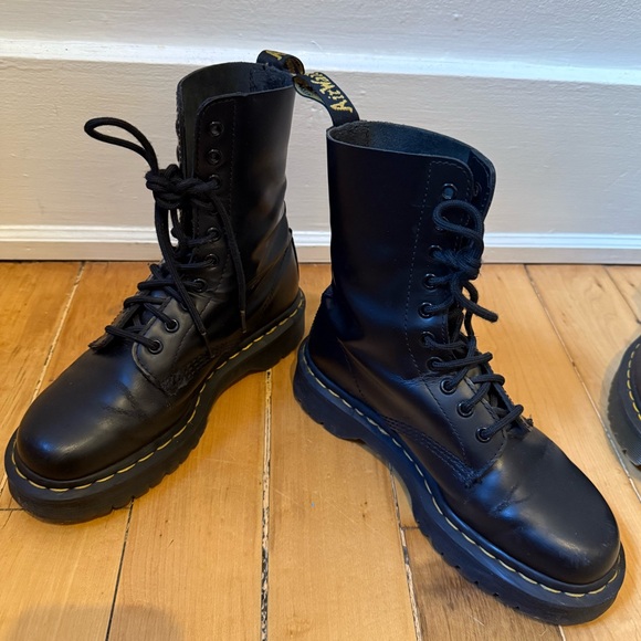Dr. Martens Black 1490 Bex Smooth Calf Leather Lace-Up Combat Boot Sz 7 - Picture 3 of 7